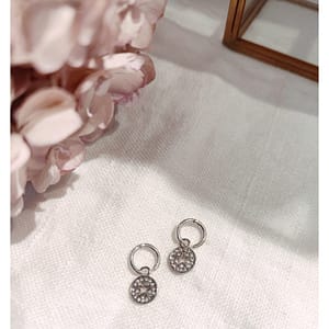 concept-store-idees-et-saveurs-boucle-d-oreille-mini-creole-etoile-strass-argentee