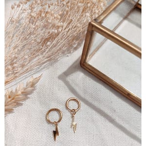 concept-store-idees-et-saveurs-boucle-d-oreille-mini-eclair-dore