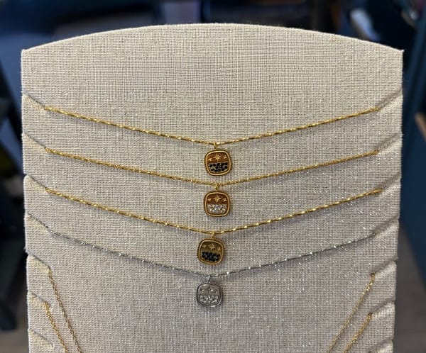 Collier acier inoxydable avec pendentif pierres