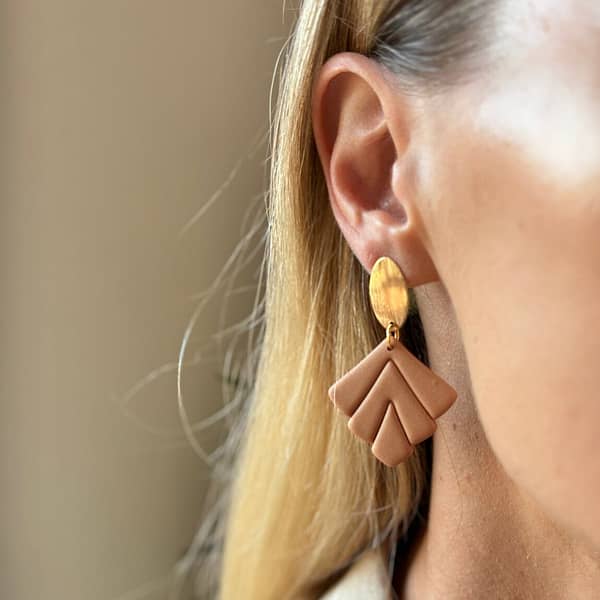 Boucle d'oreille feuille vintage noire – Image 3