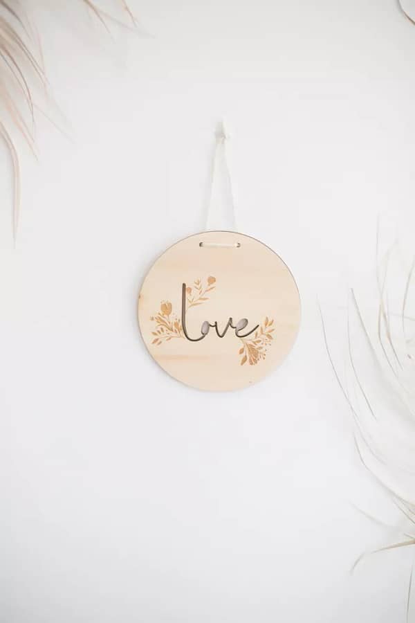 Suspension murale en bois Love Fleuri